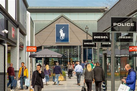 designer outlet in cheshire oaks.